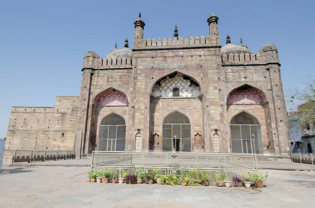 Alamgir-Mosque-Places-to-Visit-in-Varanasi_0_1200.jpg